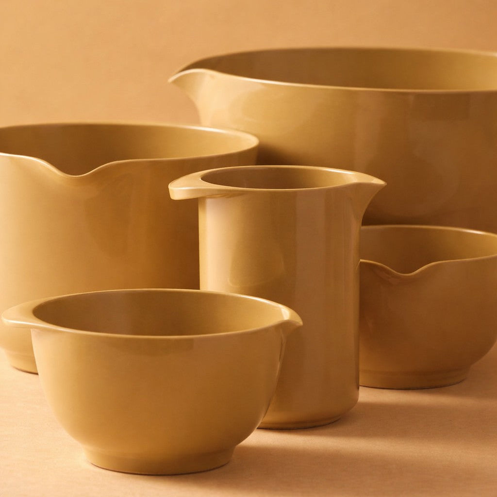 Mixing Jug with Tools