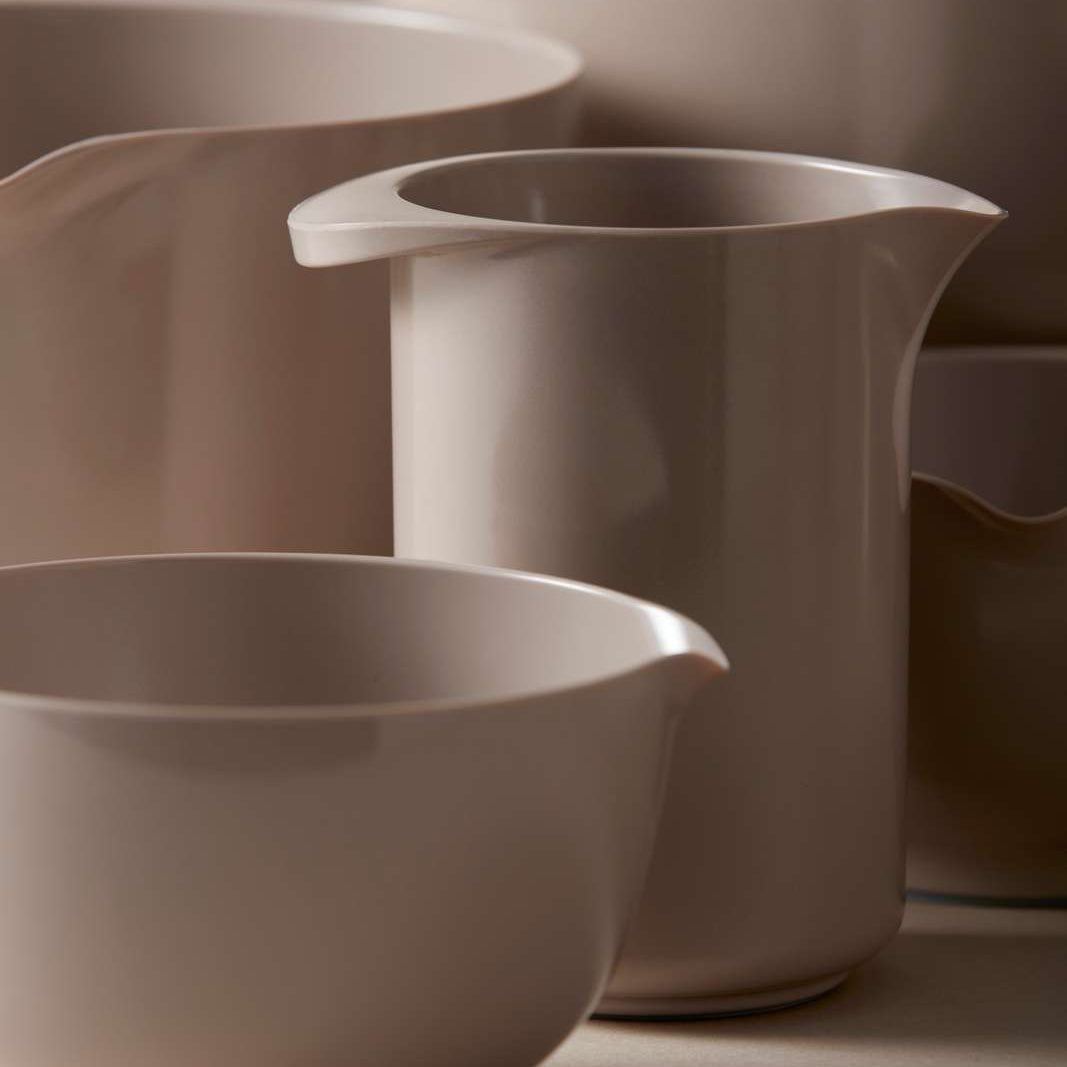 Mixing Jug with Tools